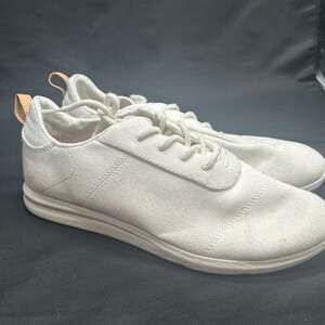 Women’s White Canvas Sneakers Toms 9.5